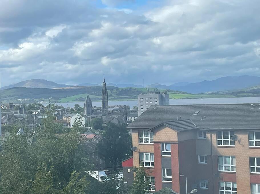 Spacious One Bedroom Flat, Entire Property. Greenock Exterior foto
